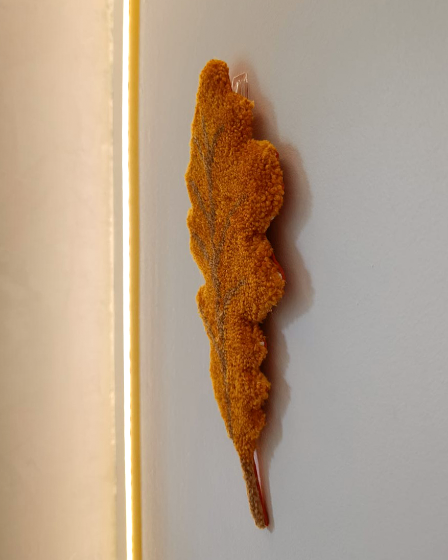 Décoration tuftée - feuille de chêne orange