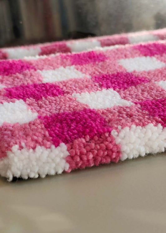 Petit tapis tufté - motif vichy rose