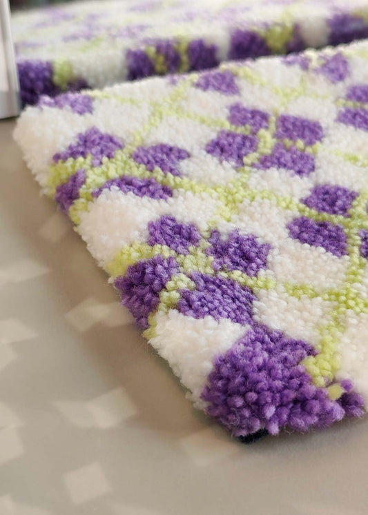 Petit tapis tufté - motif losanges violets