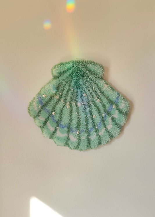 Décoration murale tuftée - coquillage perlé