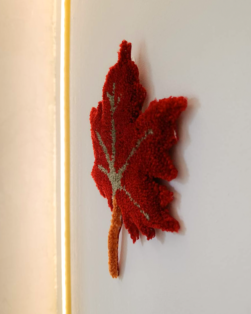 Décoration tuftée - feuille d’érable rouge