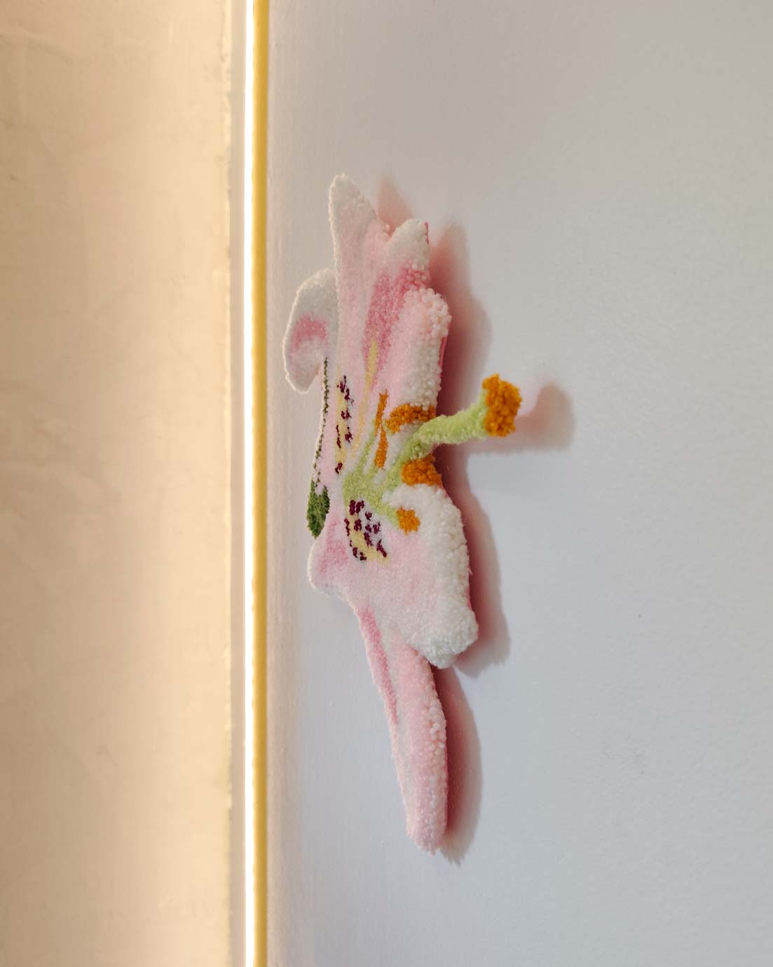 Fleur de lys tuftée murale - pistil malléable