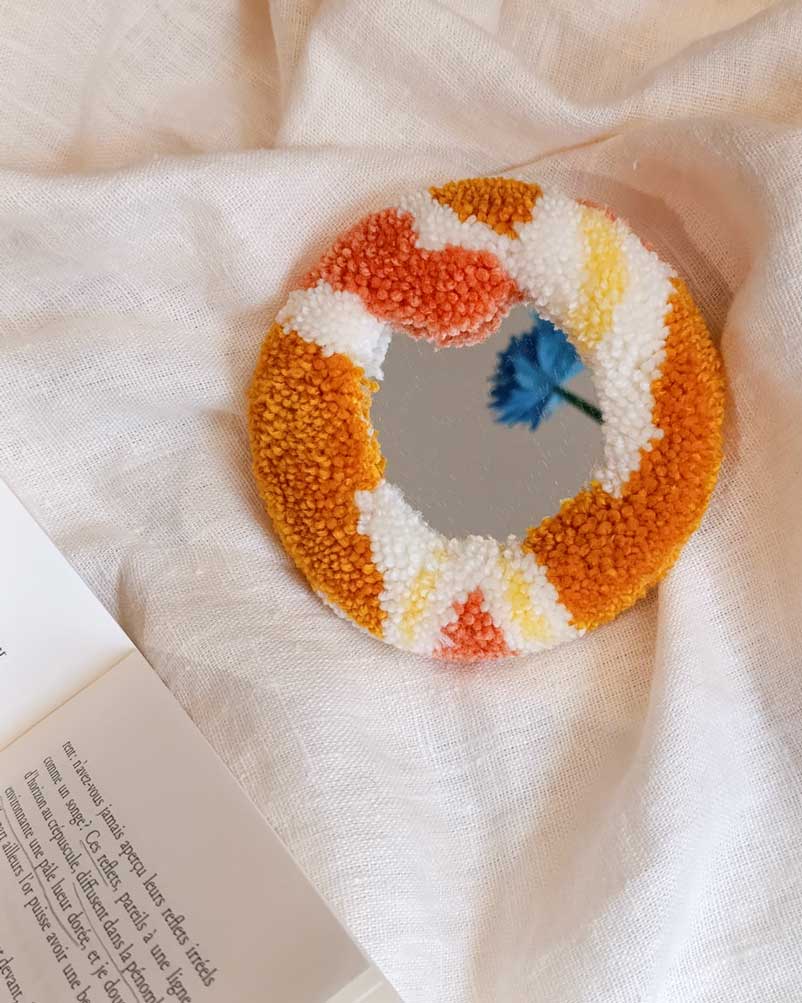 Miroir main tufté - abstrait