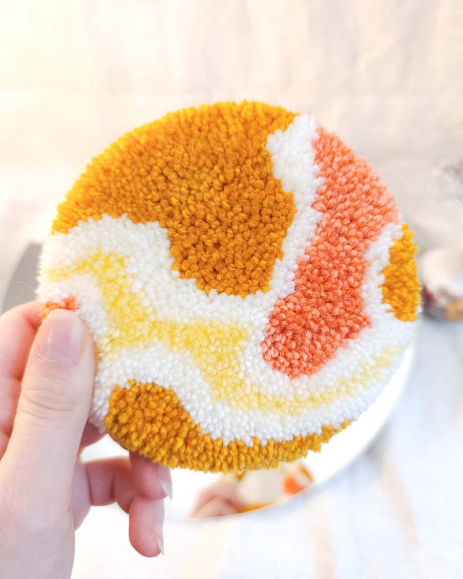 Miroir main tufté - abstrait