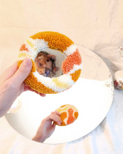 Miroir main tufté - abstrait