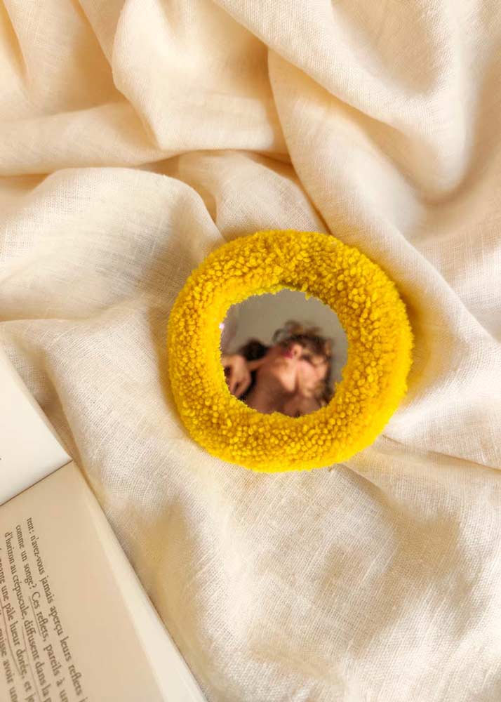 Miroir main tufté - banane