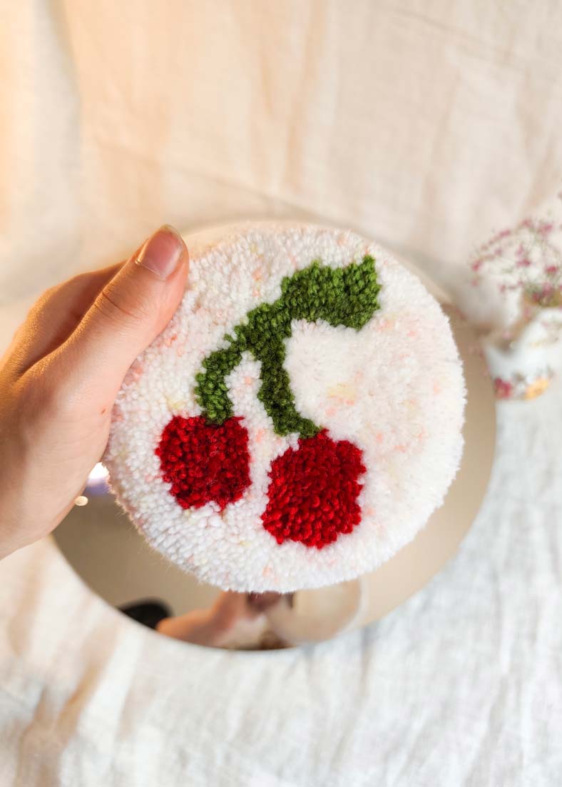 Miroir main tufté - cerises