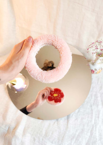 Miroir main tufté - fleur rose
