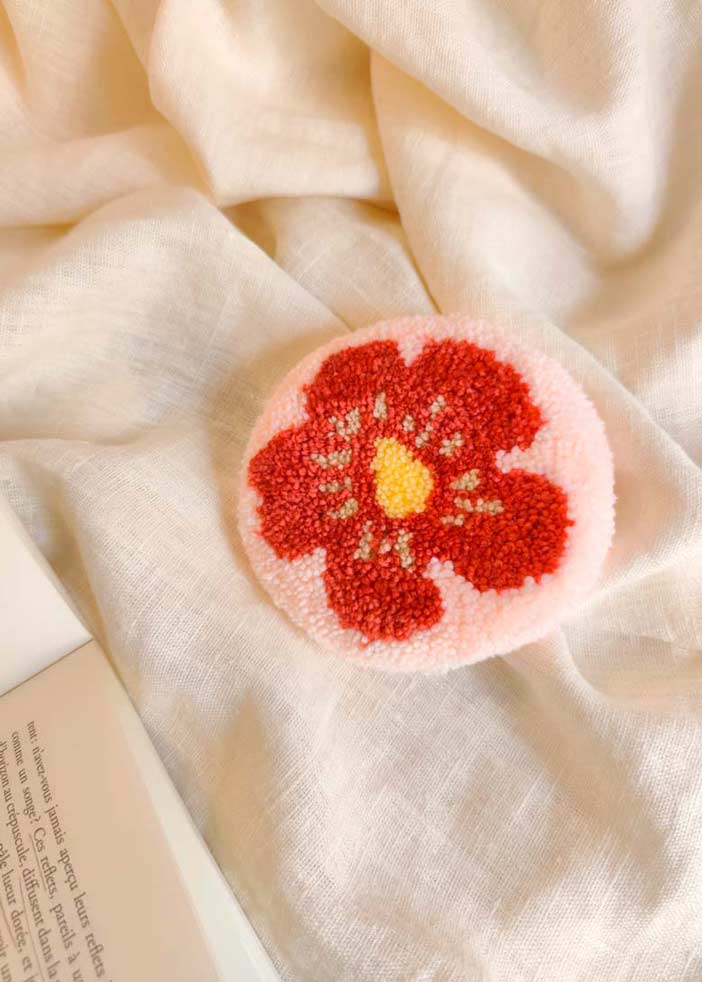 Miroir main tufté - fleur rose