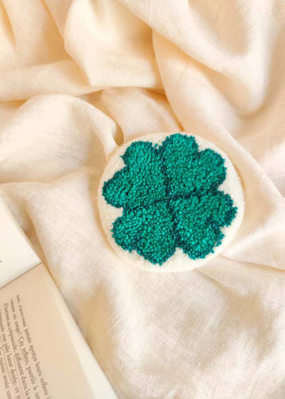 Miroir main tufté - trèfle porte bonheur