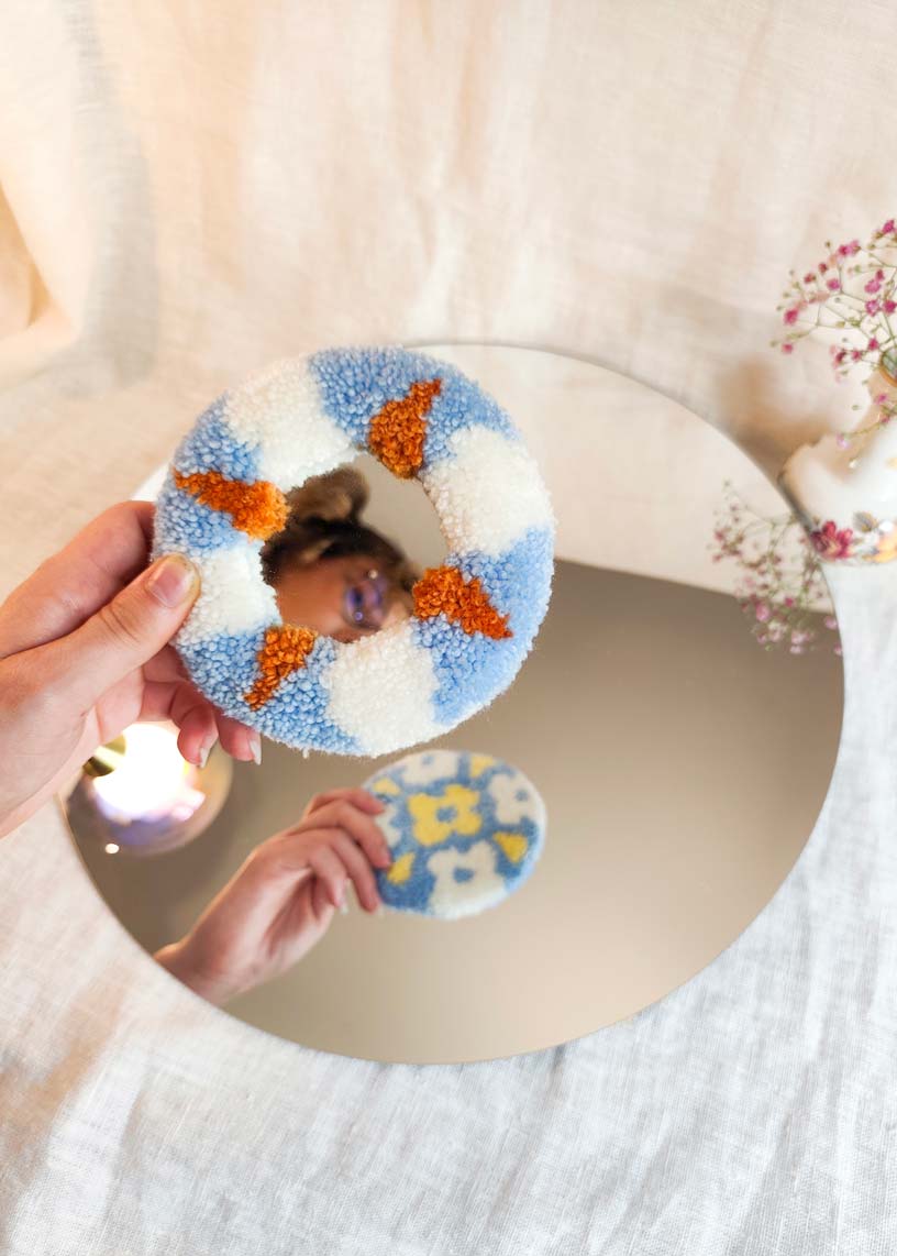 Miroir main tufté - granny square