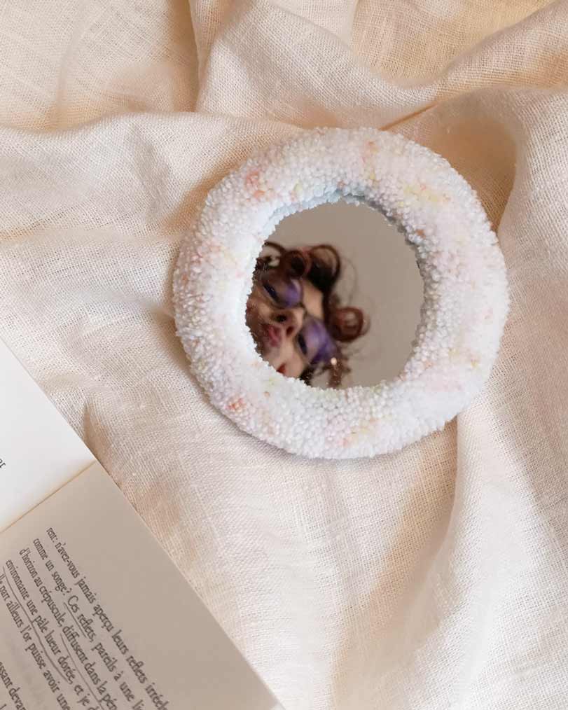 Miroir main tufté - fleur turquoise