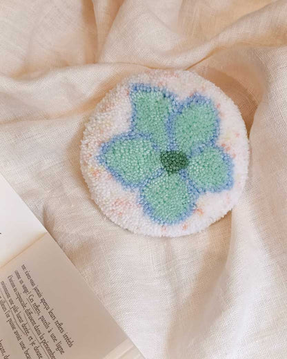 Miroir main tufté - fleur turquoise