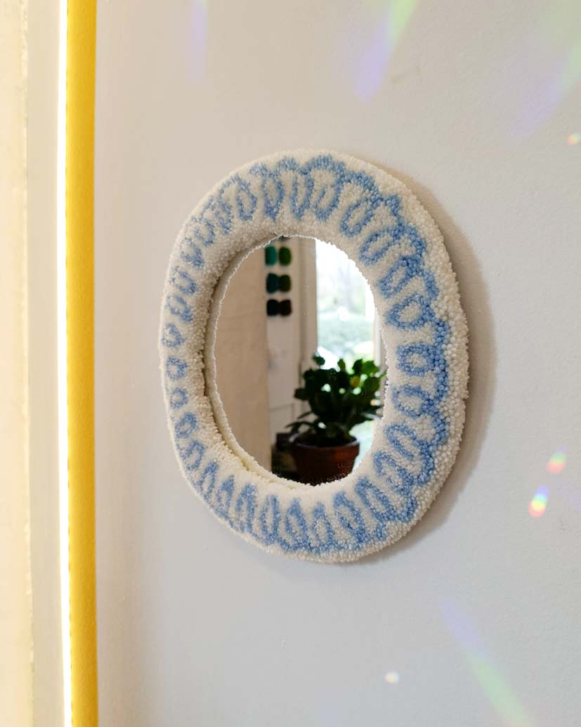 Miroir tufté rond - motif ressort bleu