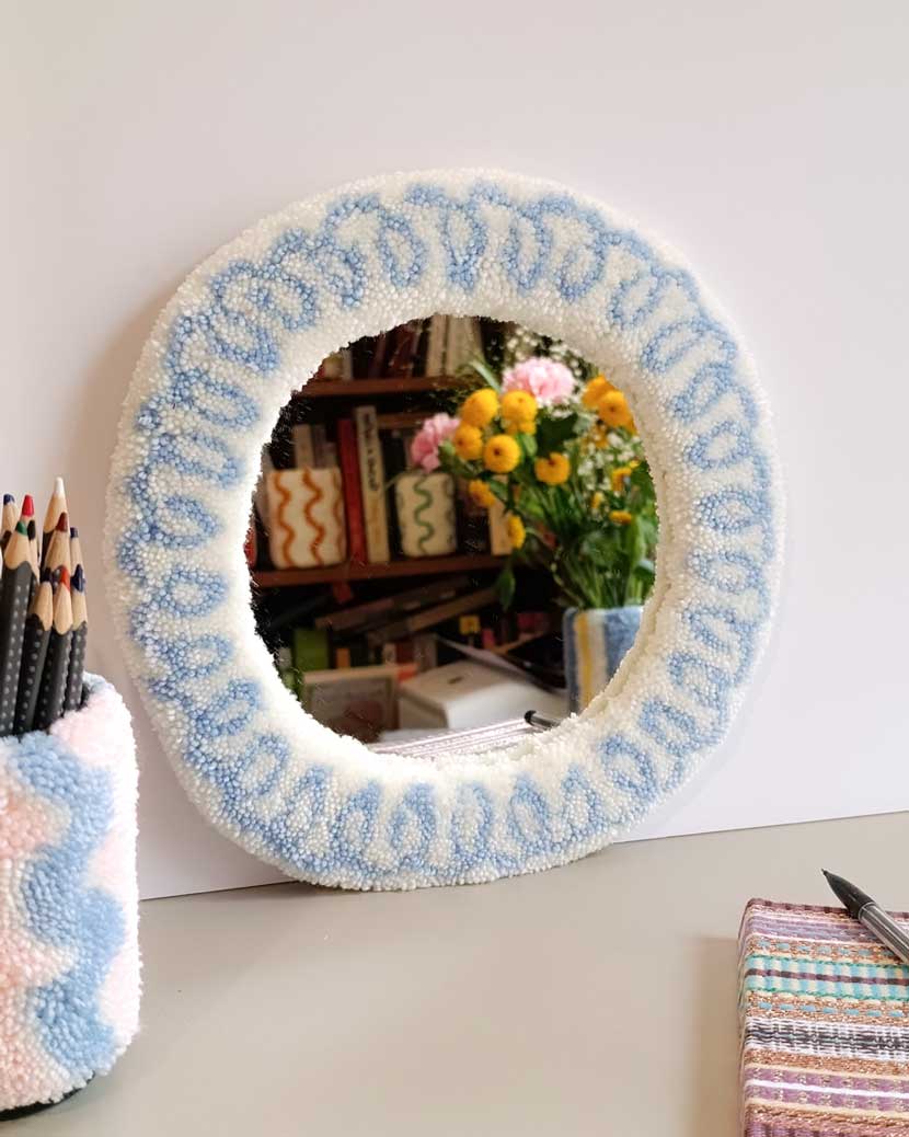 Miroir tufté rond - motif ressort bleu