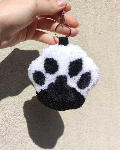 Patte de chat et chien en tufting