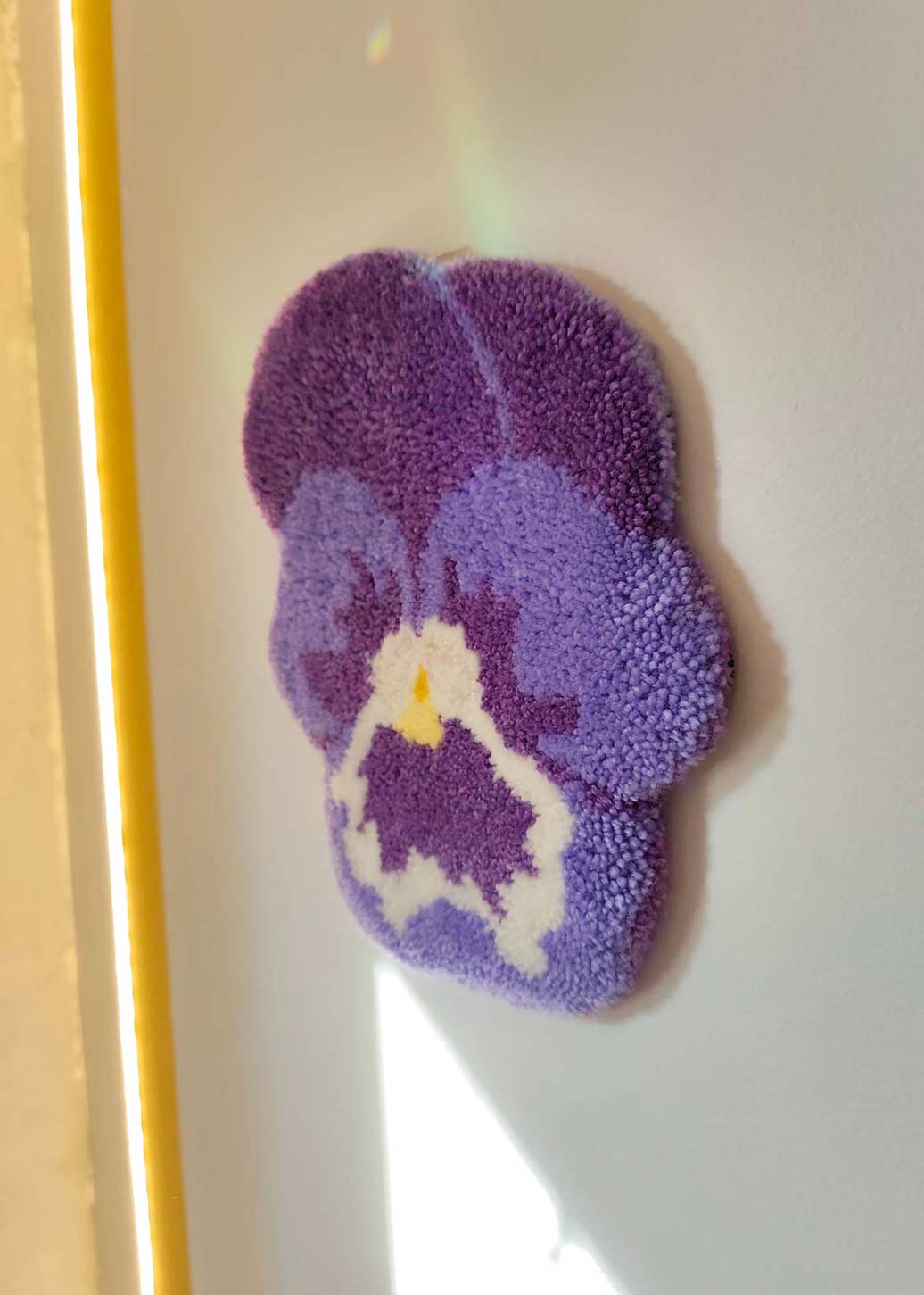 Décoration murale tuftée - pensée violette