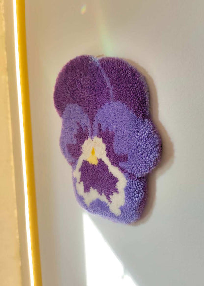 Décoration murale tuftée - pensée violette