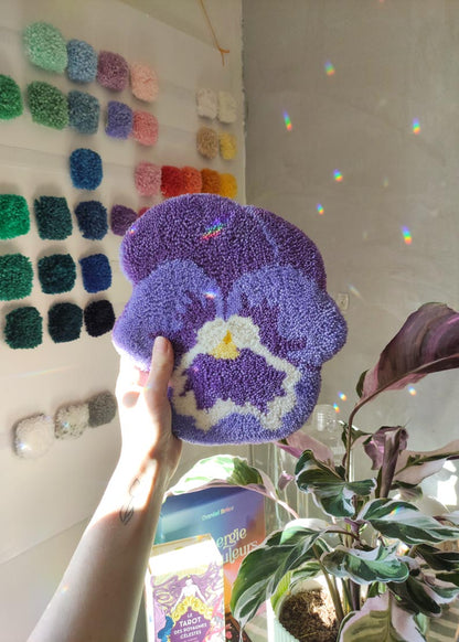 Décoration murale tuftée - pensée violette