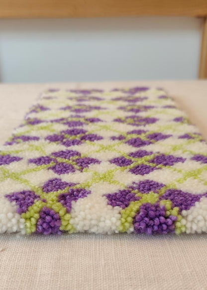 Petit tapis tufté - motif losanges violets