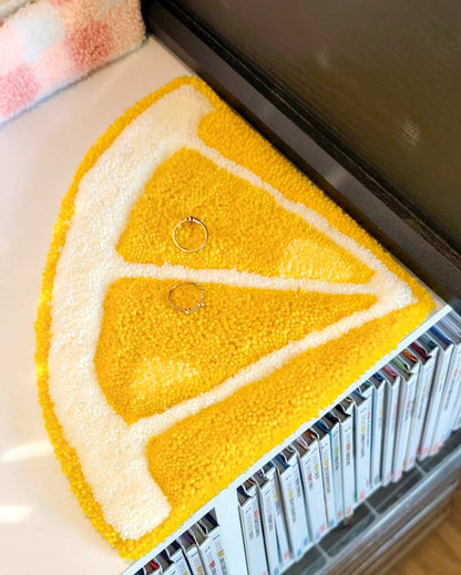 Petit tapis d’angle tufté - citron