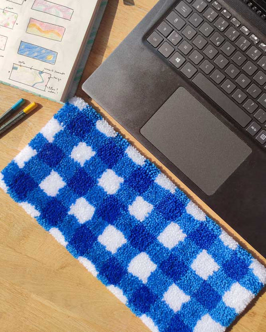 Petit tapis tufté - motif vichy bleu