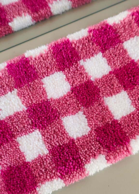 Petit tapis tufté - motif vichy rose