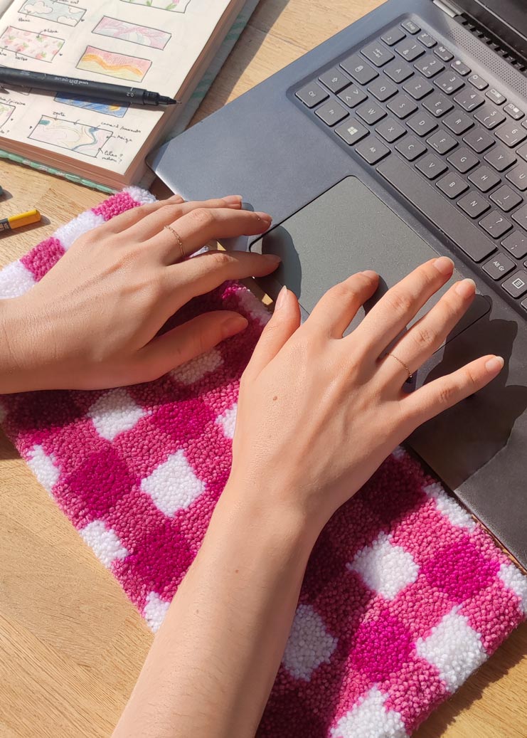 Petit tapis tufté - motif vichy rose