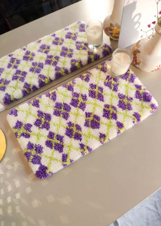 Petit tapis tufté - motif losanges violets